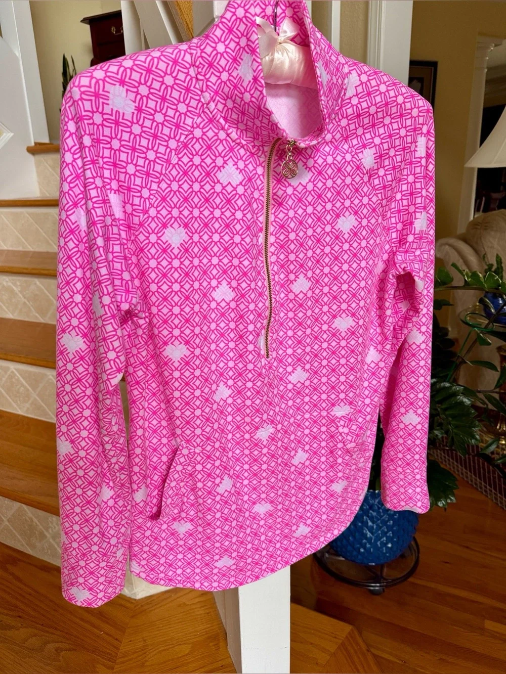 Lilly Pulitzer UPF 50+ Skipper Popover Passion Fruit Pink Fluttering Hearts, M - Picture 9 of 11